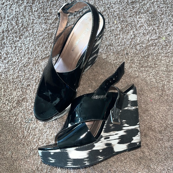 BCBGeneration black wedges with white - Picture 3 of 4